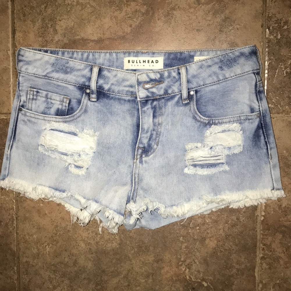 Bullhead cutoff shorts